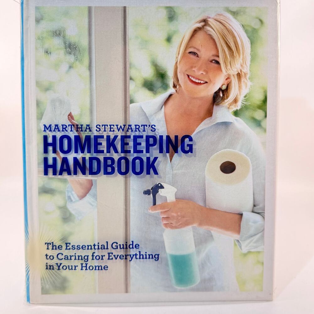 Martha Stewart's Homekeeping Handbook 2006 1st Edition 1st Printing Hardcover